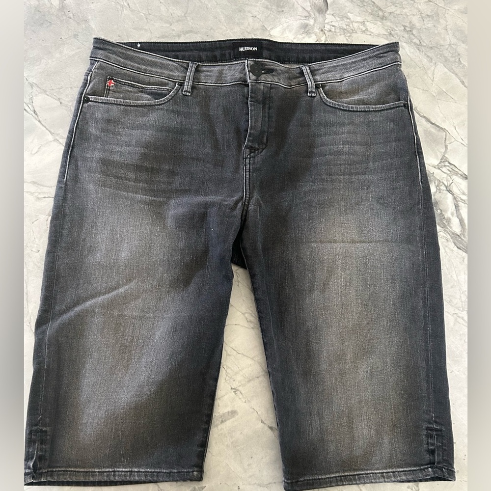 Hudson Women’s Black Denim Viceroy Knee Short Size 32